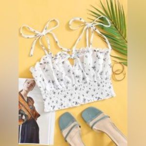 It is in very good conditions. It doesn’t have stains and unstitched.